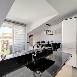 Penthouse Deluxe, Carolina Park, Apartment Marbella